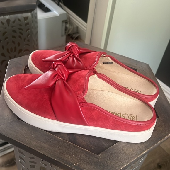 Spenco, orthotic red suede with red leather bows, slip-on sneakers, size 9 - Picture 5 of 7